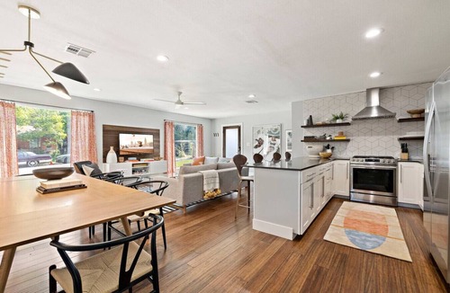 Dawson House | SoCo Groovy - Large Groups {New to Vrbo}