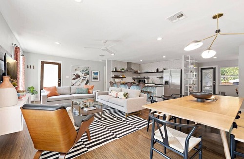Dawson House | SoCo Groovy - Large Groups {New to Vrbo}