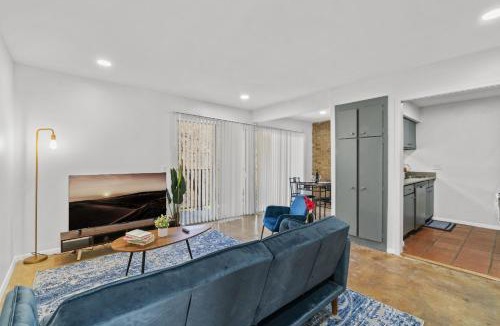 Bouldin Apartment | SOCO Park view The Perfect Location Free Pkg