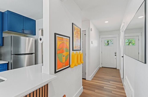 Austin House | SoCo & Zilker 3BR | Private Yard Retreat