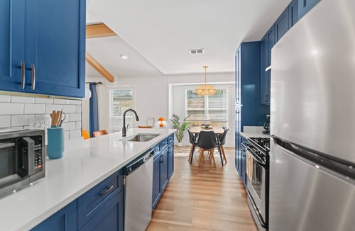 Austin House | SoCo & Zilker 3BR | Private Yard Retreat