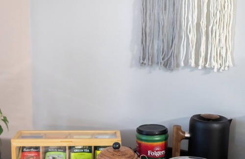 Woburn Apartment | SOFIMA-Cozy and Charming 2-bedroom apartment!