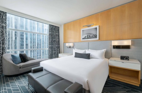 Rush and Division Hotel | Sofitel Chicago Magnificent Mile