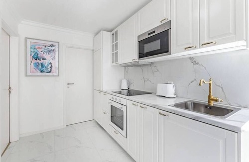Montreux Apartment | Soft Glam 1-bedroom appt - Lake & Mountain View