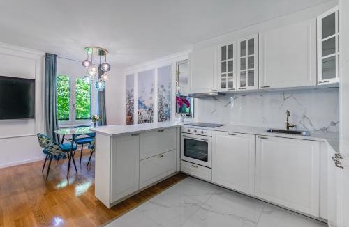 Montreux Apartment | Soft Glam 1-bedroom appt - Lake & Mountain View