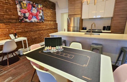 Plateau Mont Royal Apartment | Soho-5&6 Massive Bachelor Penthouse Poker Montreal