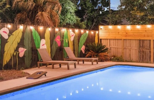 Clodine House | SoHo Retreat-5BRS home-Pool Patio Deck-Houston