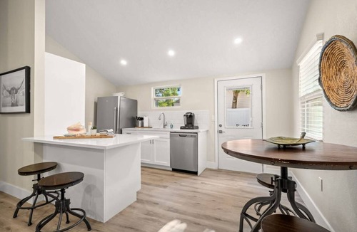 Courier City - Oscawana House | Soho Suite by Brightwild Steps to Soho