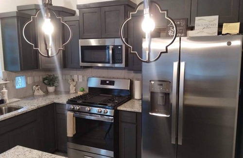 Biggs Field House | Soirée spacious 6-bedroom house in enjoyable El Paso located in a vibrant site.n