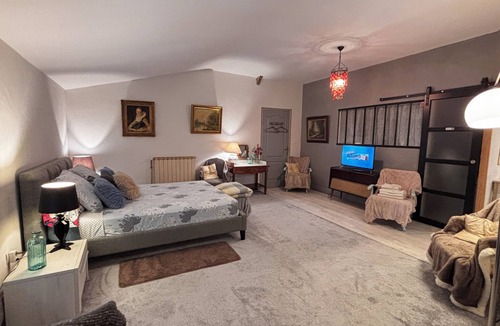 Romenay Bed & Breakfast | Sojani Guest House