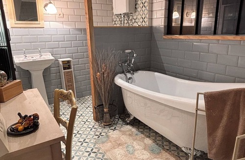 Romenay Bed & Breakfast | Sojani Guest House