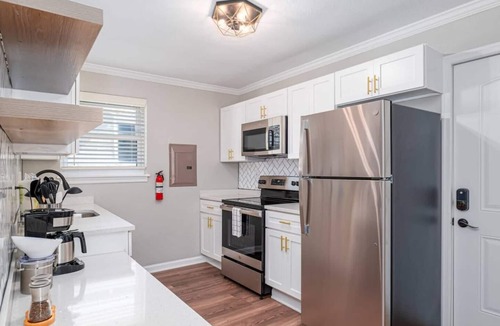 Cottage Line Apartment | Sojourn 2 BR Beach Side Bliss Tide Suite