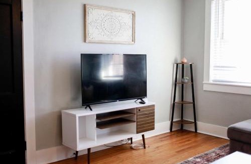 Ghent Apartment | Sojourn at Colley Manor Unit 3 Sleeps 4