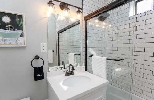 Ghent Apartment | Sojourn at Colley Manor Unit 6 Sleeps 4