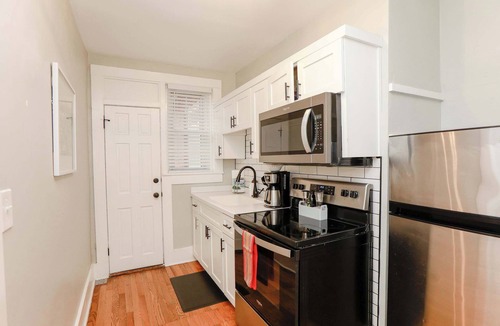 Ghent Apartment | Sojourn at Colley Manor Unit 5