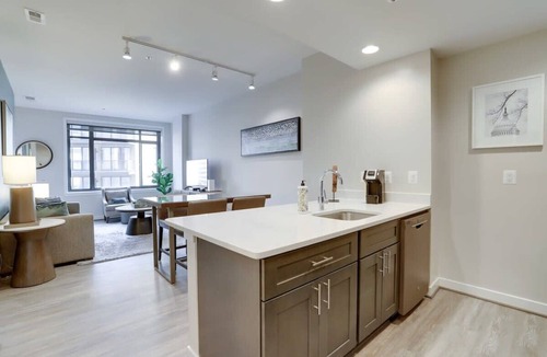 Court House Apartment | Sojourn | Courtland Towers w/Fitness Center