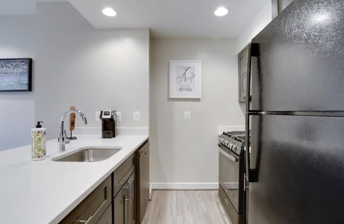 Court House Apartment | Sojourn | Courtland Towers w/Fitness Center