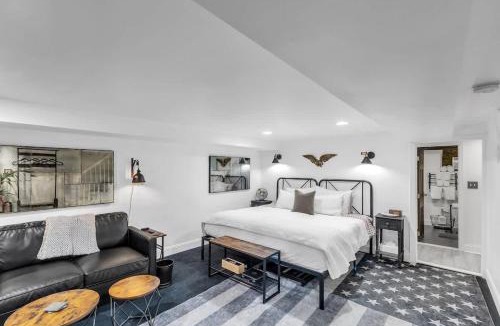 Northeast Alexandria House | Sojourn Old Town Perfection with Fire Pit and Parking