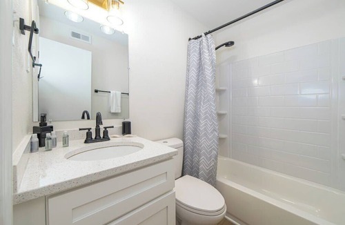 East Ocean View Apartment | Sojourn's Harborage - Dock Suite
