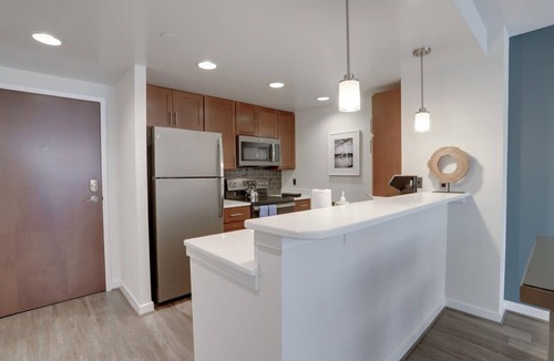 Ballston Apartment | Sojourn | VA Square | 1 BR