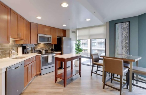 Ballston Apartment | Sojourn | VA Square | 1 BR
