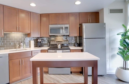Ballston Apartment | Sojourn | VA Square | 2 BR