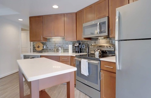 Ballston Apartment | Sojourn | VA Square | 2 BR