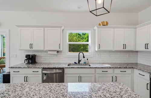 Knoxville House | SoKno Luxe Retreat, Pool Table, Sunroom, 15 min-Knox, 35-Sevier