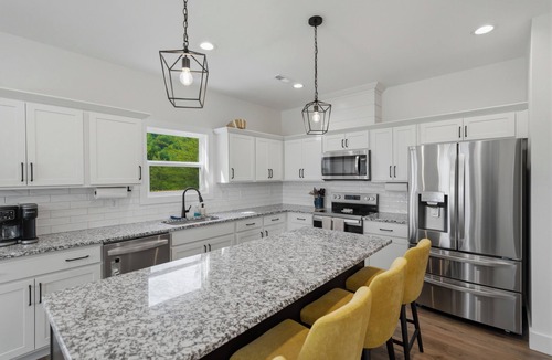 Knoxville House | SoKno Luxe Retreat, Pool Table, Sunroom, 15 min-Knox, 35-Sevier