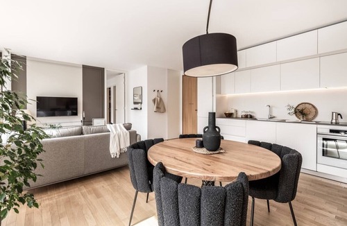 Ciudad Jardin Apartment | Sol - 1 bedroom, shared pool in Ciudad Jardín