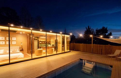 Oakhurst House | Sol - Hilltop Mirror Cabin, Pool, Sunset Views