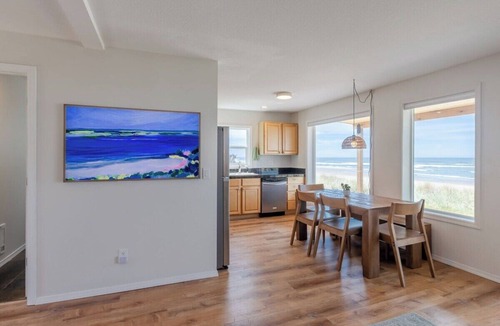 Tierra Del Mar House | Sol Luna-Beachfront, hot tub, VIEWS, dog OK