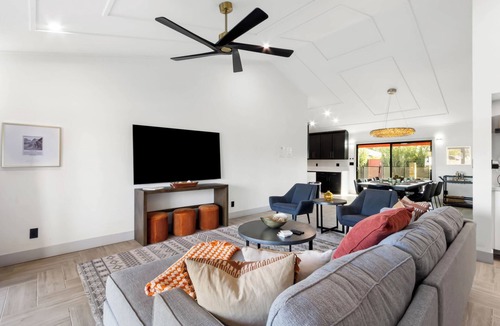 Pointe Scottsdale House | Sol Paradise Villa - Private Backyard with Pool, Loungers, BBQ, and Games in Scottsdale