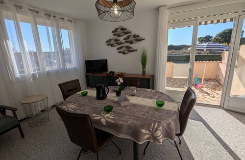 Le Grau-Du-Roi Apartment | Sol-y-Days Altitude 0, ground garden in first line facing the sea