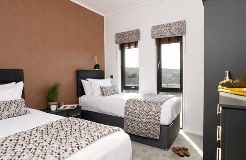 Laugharne Cabin | Solace, Dylan Coastal Resort