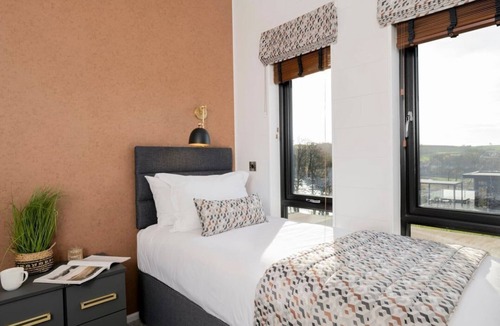 Laugharne Cabin | Solace, Dylan Coastal Resort