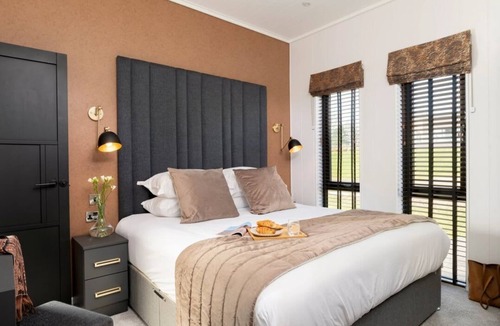 Laugharne Cabin | Solace, Dylan Coastal Resort