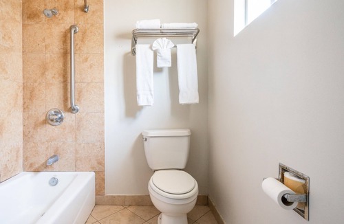 Santa Maria Hotel | Solaire Inn & Suites