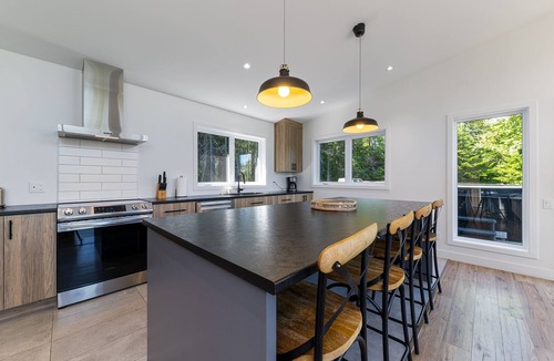 Les Eboulements Ski Chalet | Solar 79: Hot Tub, Terrace & Panoramic Views