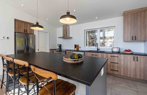 Les Eboulements Ski Chalet | Solar 79: Hot Tub, Terrace & Panoramic Views