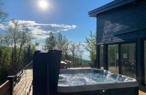 Les Eboulements Ski Chalet | Solar 79: Hot Tub, Terrace & Panoramic Views