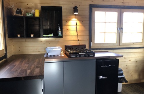 Marchand Cabin | Solar off-grid with outdoor Pool, Sauna & cross-country ski trails
