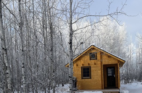 Marchand Cabin | Solar off-grid with outdoor Pool, Sauna & cross-country ski trails