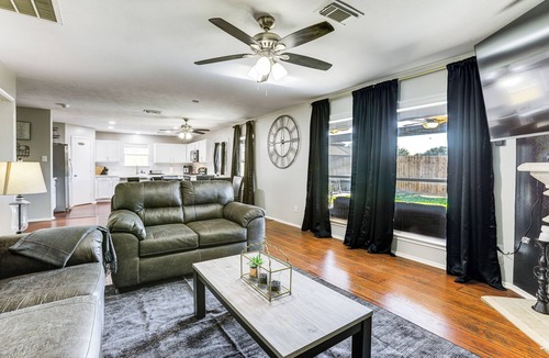 Houston Cottage | Solar-powered Home w/& Game Room & Gym in Houston