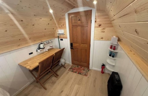 Redmond Cabin | Solar powered little cabin. Private deck and remote setting; minutes from town.