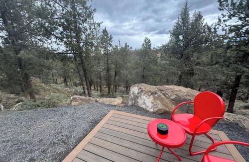 Redmond Cabin | Solar powered little cabin. Private deck and remote setting; minutes from town.
