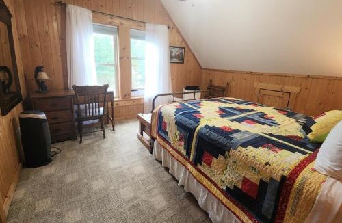 Sweetbriar Farms House | Solar powered log cabin with mountain views, 3acres