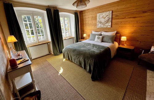 Husseren-Wesserling Bed & Breakfast | Solaya, a charming room in a green setting