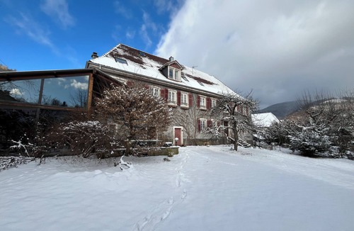 Husseren-Wesserling Bed & Breakfast | Solaya, a charming room in a green setting