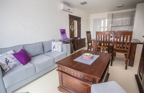 Rojci Apartment | Sole No.1 with Common Pool